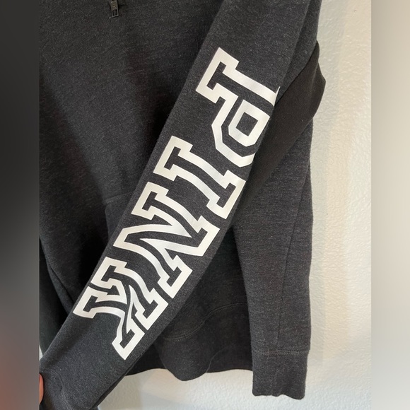 Victoria secret, black sweater with dog label - Picture 4 of 4